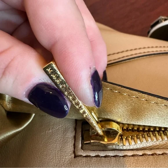 Marc Jacobs RARE Beige Leather Crystal Embellished Clutch - Picture 11 of 15